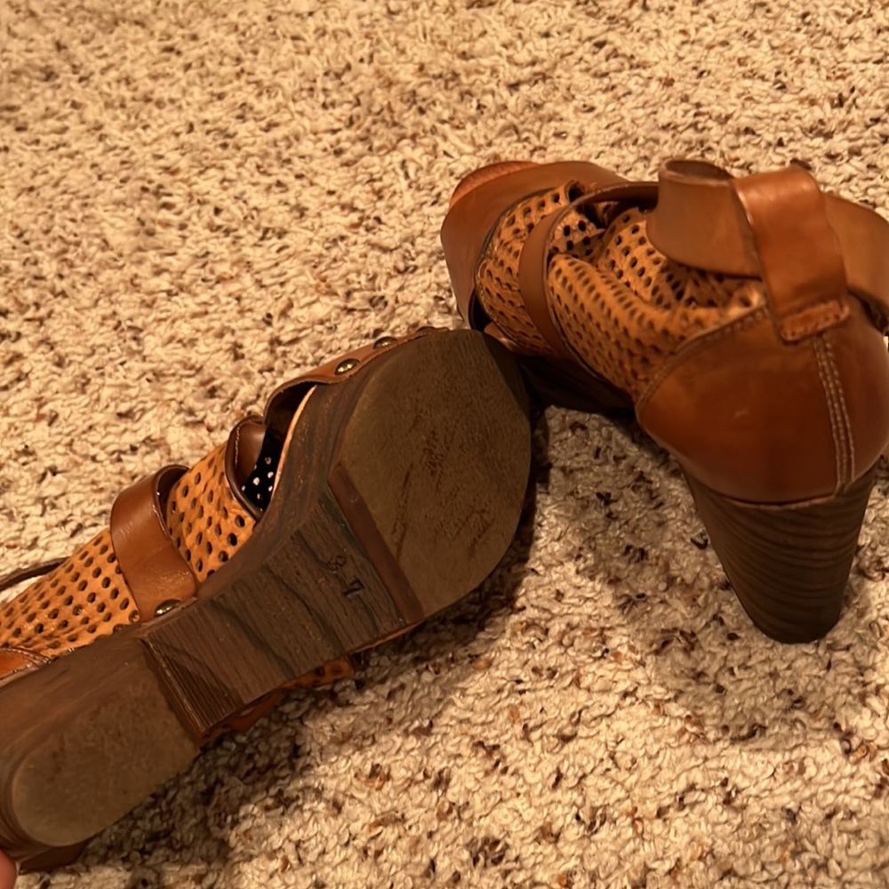 Heels - Picture 6 of 7